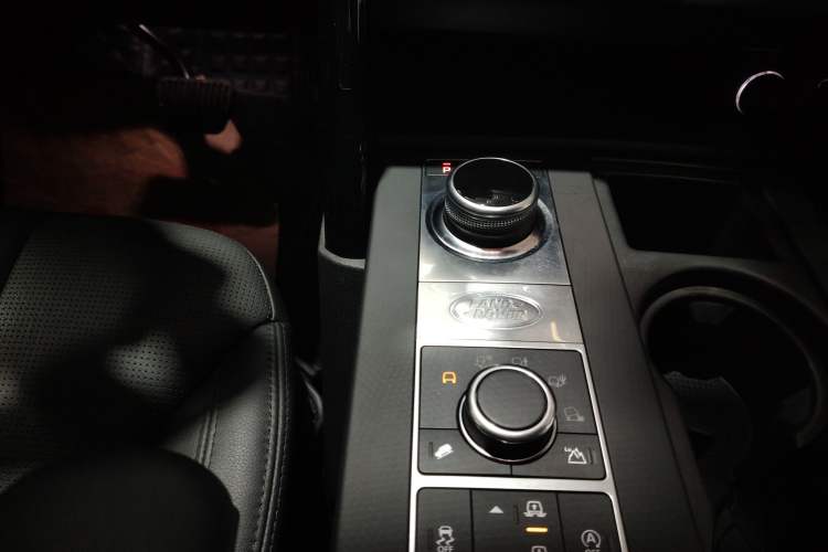 Used Land Rover Discovery 2020 3.0 SC V6 SE Gear Lever