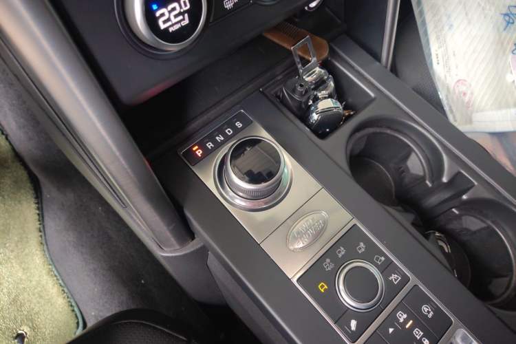 Used Land Rover Discovery 2020 3.0 SC V6 30th Anniversary Special Edition Gear Lever