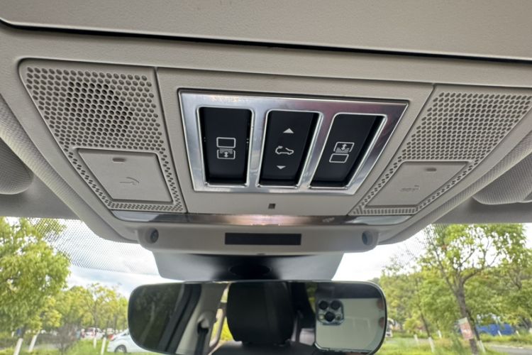 Used Land Rover Discovery 2020 3.0 SC V6 SE Interior 1