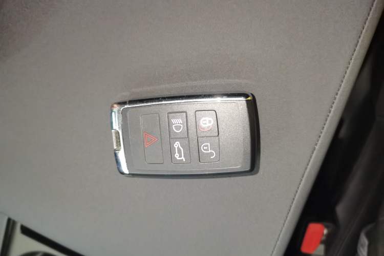 Used Land Rover Discovery 2020 3.0 SC V6 30th Anniversary Special Edition Interior 1