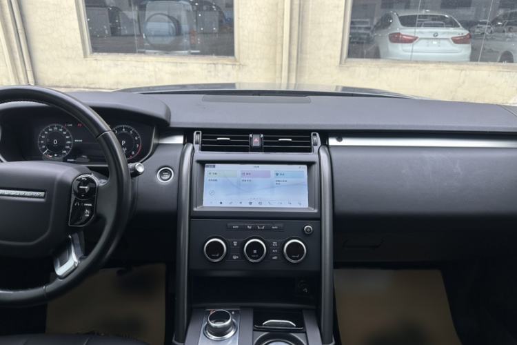 Used Land Rover Discovery 2020 3.0 SC V6 30th Anniversary Special Edition Interior 3