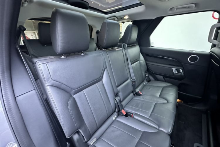 Used Land Rover Discovery 2020 3.0 SC V6 SE Interior 3