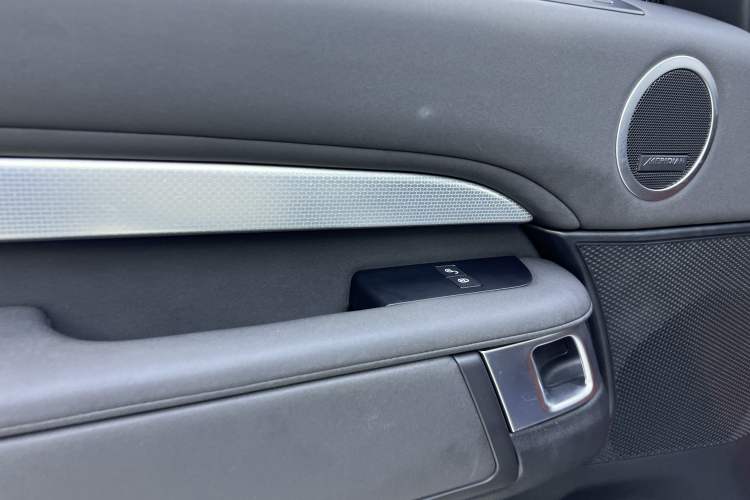 Used Land Rover Discovery 2020 2.0T 30th Anniversary Special Edition Interior 5
