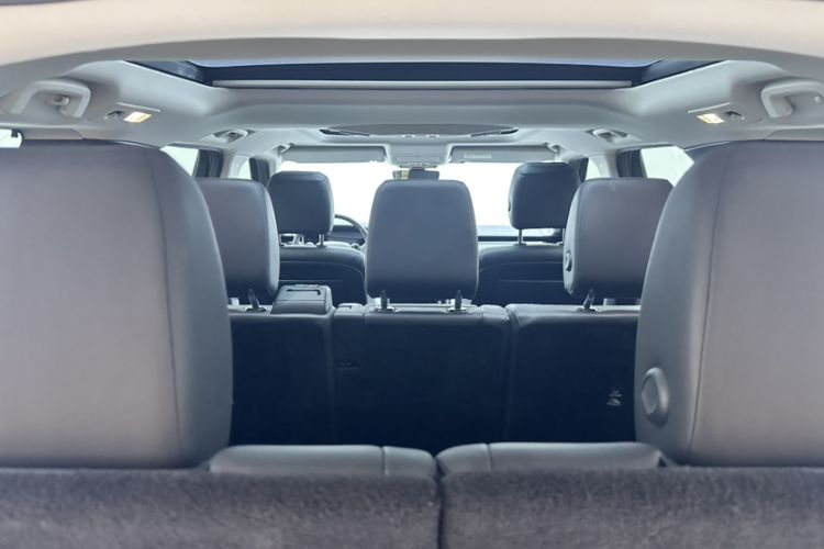 Used Land Rover Discovery 2020 3.0 SC V6 SE Interior 6