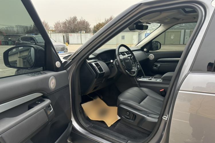 Used Land Rover Discovery 2020 3.0 SC V6 30th Anniversary Special Edition Interior 7