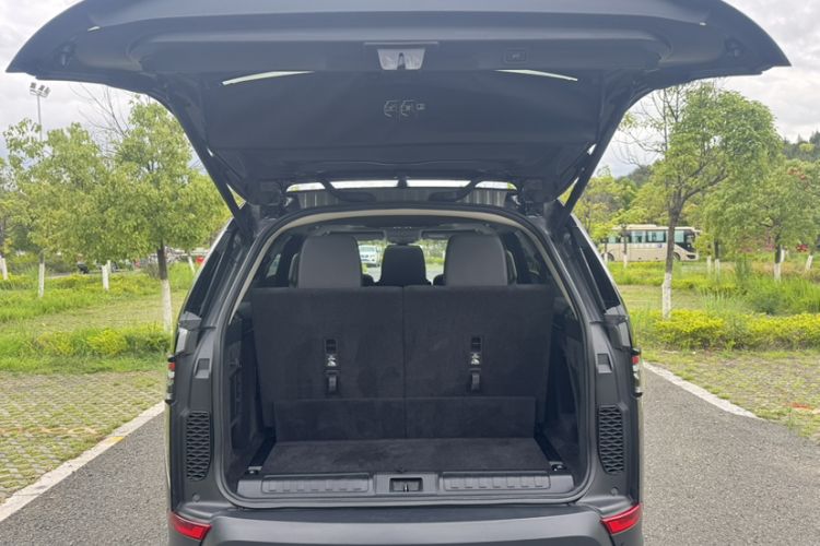 Used Land Rover Discovery 2020 3.0 SC V6 SE Interior 8