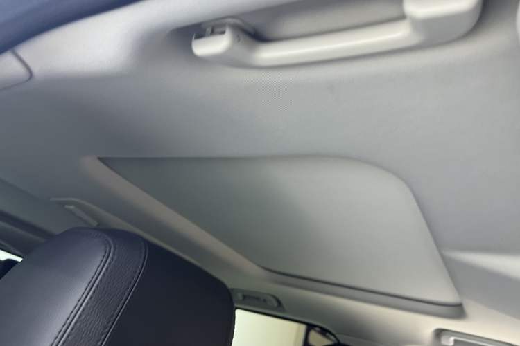 Used Land Rover Discovery 2020 2.0T 30th Anniversary Special Edition Interior 9