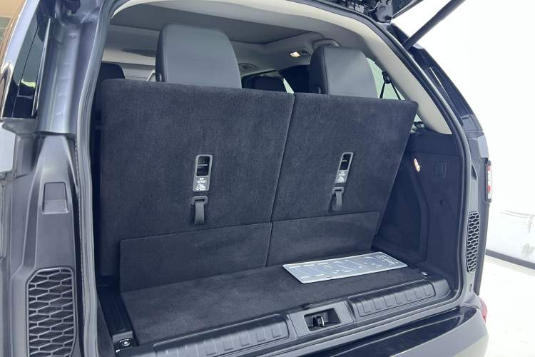 Used Land Rover Discovery 2020 2.0T 30th Anniversary Special Edition Interior 9