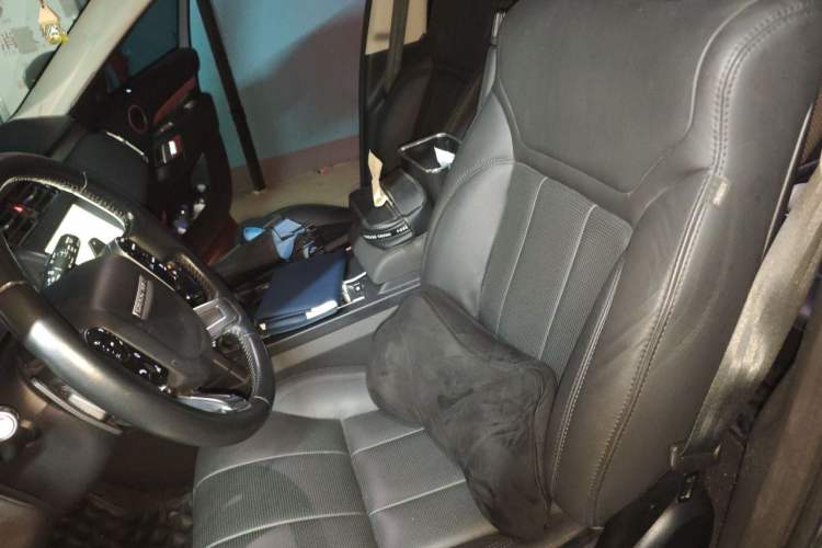 Used Land Rover Discovery 2020 2.0T SE Left Front Seat