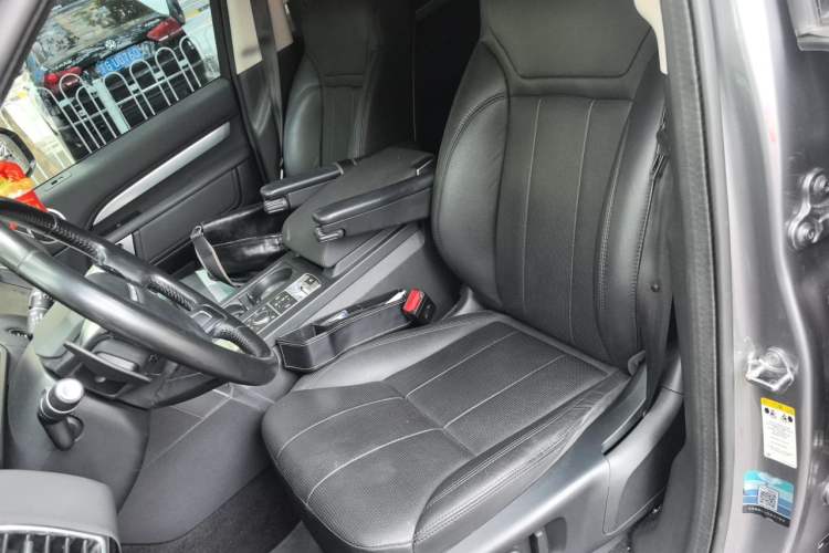 Used Land Rover Discovery 2020 3.0 SC V6 30th Anniversary Special Edition Left Front Seat