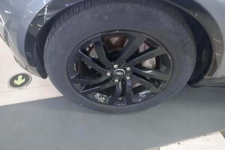 Used Land Rover Discovery 2020 3.0 SC V6 30th Anniversary Special Edition Left Front Wheel Hub