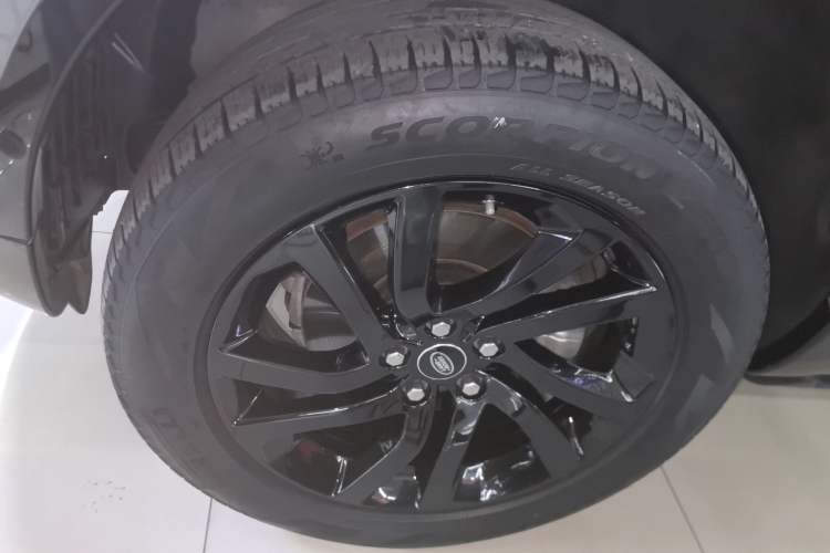 Used Land Rover Discovery 2020 2.0T 30th Anniversary Special Edition Left Front Wheel Hub