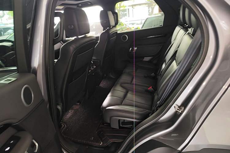 Used Land Rover Discovery 2020 2.0T SE Left Rear Seat