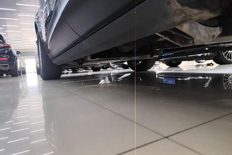 Used Land Rover Discovery 2020 2.0T SE Left Side Sill