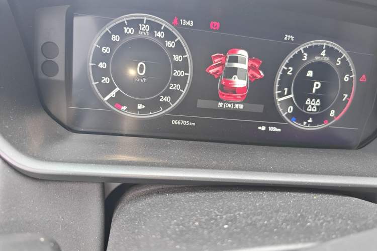 Used Land Rover Discovery 2020 3.0 SC V6 SE Odometer Close Up