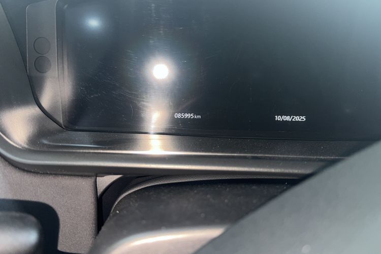 Used Land Rover Discovery 2020 3.0 SC V6 SE Odometer Close Up