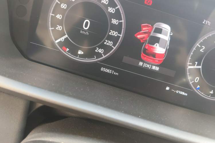 Used Land Rover Discovery 2020 3.0 SC V6 SE Odometer Close Up