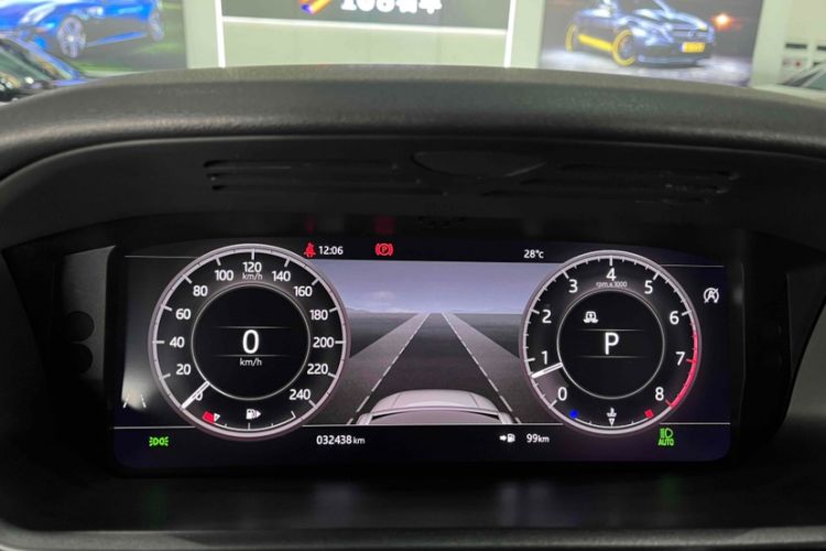 Used Land Rover Discovery 2020 2.0T 30th Anniversary Special Edition Odometer Close Up
