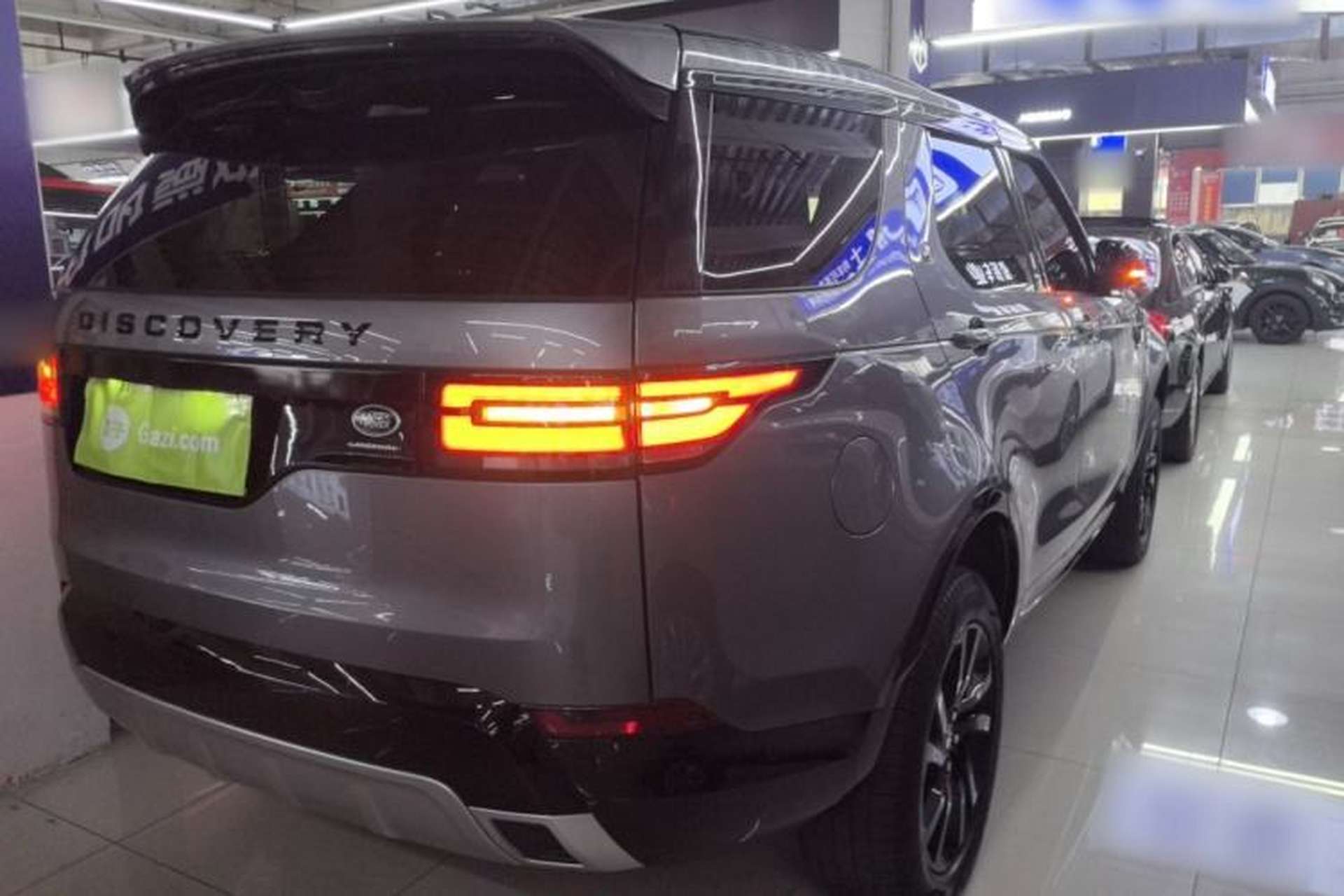 Used Land Rover Discovery 2020 2.0T 30th Anniversary Special Edition Rear Right 45 Deg