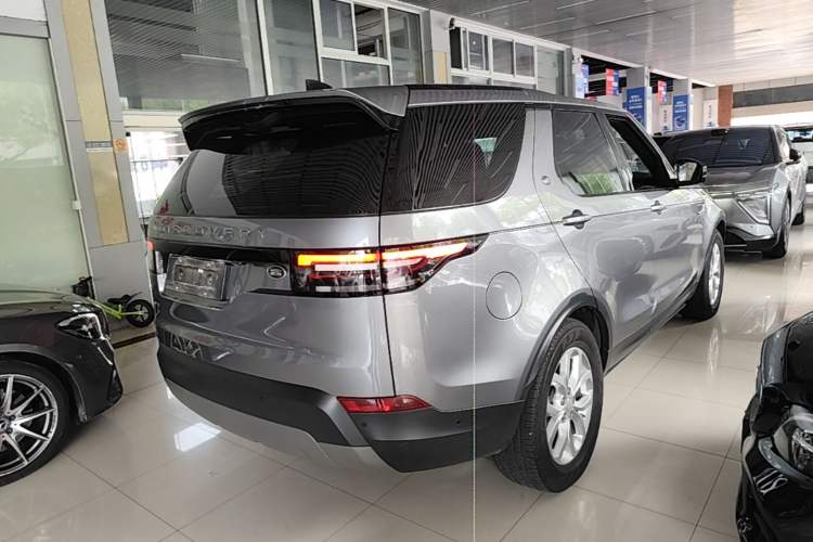 Used Land Rover Discovery 2020 2.0T SE Rear Right 45 Deg