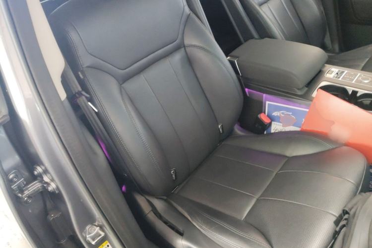 Used Land Rover Discovery 2020 2.0T SE Right Front Seat