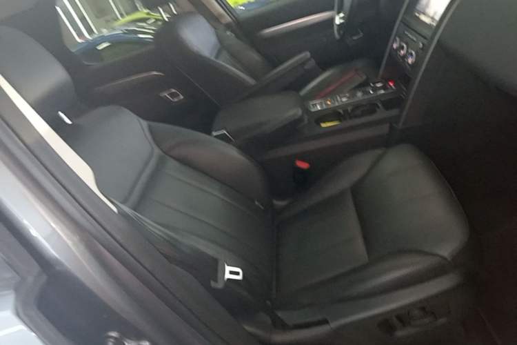 Used Land Rover Discovery 2020 3.0 SC V6 30th Anniversary Special Edition Right Front Seat