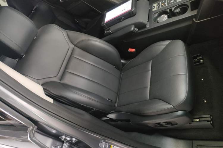 Used Land Rover Discovery 2020 2.0T 30th Anniversary Special Edition Right Front Seat