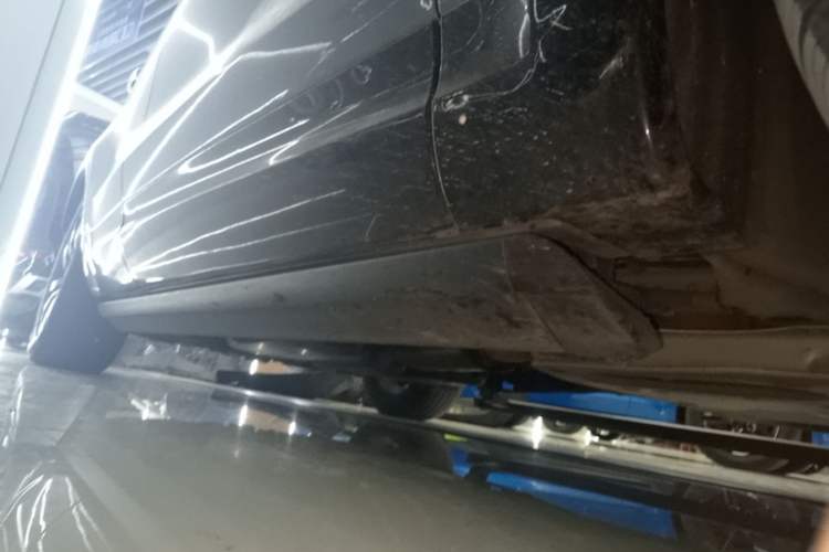 Used Land Rover Discovery 2020 3.0 SC V6 30th Anniversary Special Edition Right Side Sill