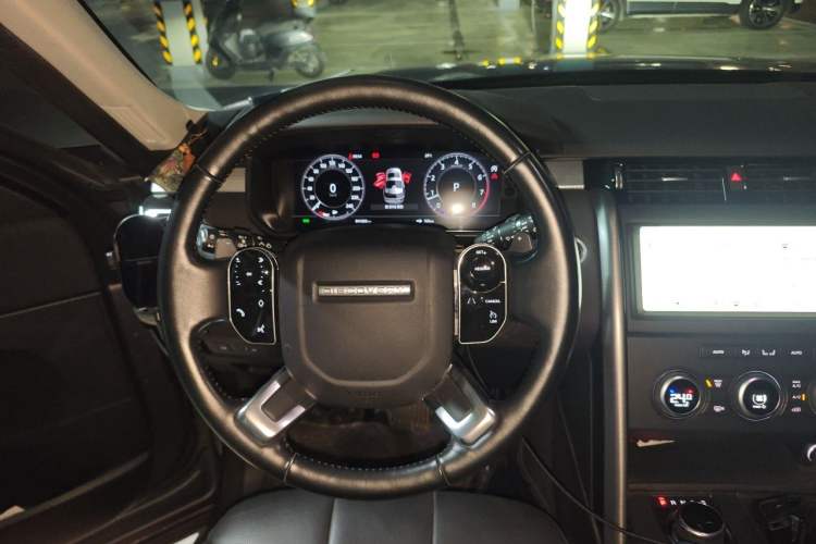 Used Land Rover Discovery 2020 2.0T SE Steering Wheel