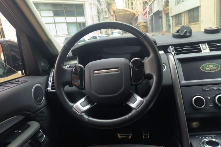 Used Land Rover Discovery 2020 3.0 SC V6 30th Anniversary Special Edition Steering Wheel