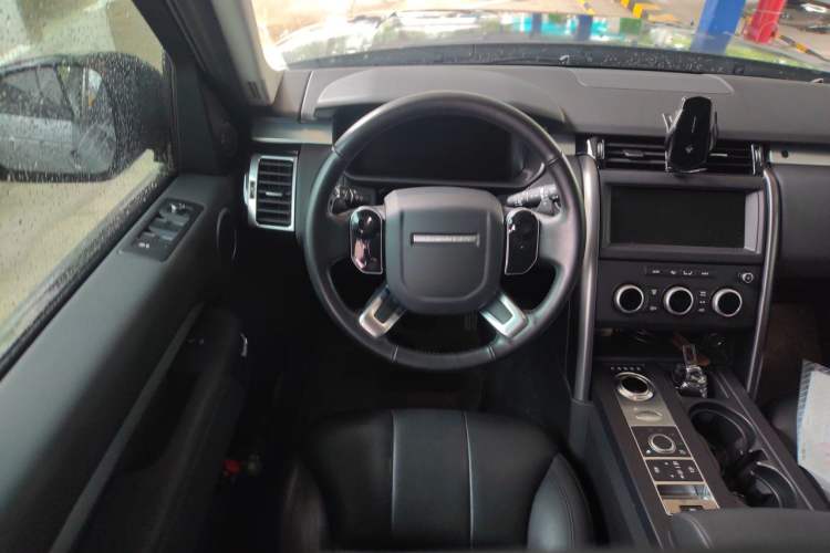 Used Land Rover Discovery 2020 3.0 SC V6 30th Anniversary Special Edition Steering Wheel