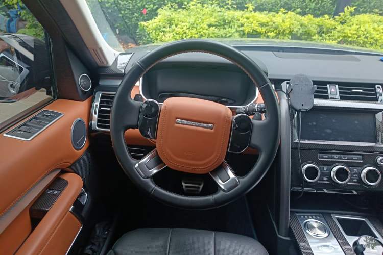 Used Land Rover Discovery 2020 3.0 SC V6 30th Anniversary Special Edition Steering Wheel