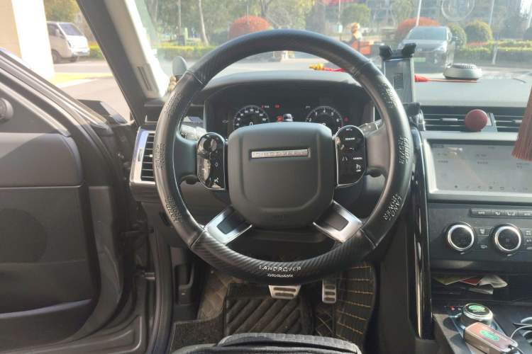 Used Land Rover Discovery 2020 3.0 SC V6 SE Steering Wheel