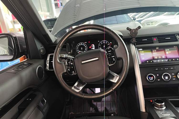 Used Land Rover Discovery 2020 2.0T SE Steering Wheel