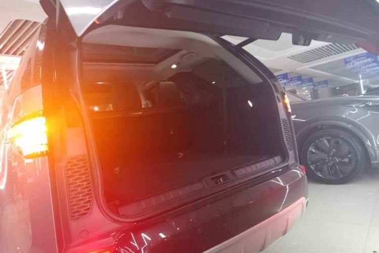 Used Land Rover Discovery 2020 3.0 SC V6 30th Anniversary Special Edition Trunk