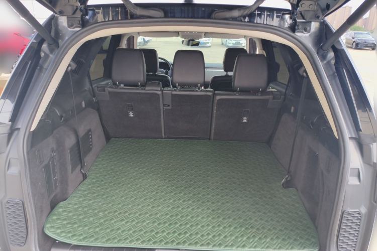Used Land Rover Discovery 2020 2.0T 30th Anniversary Special Edition Trunk