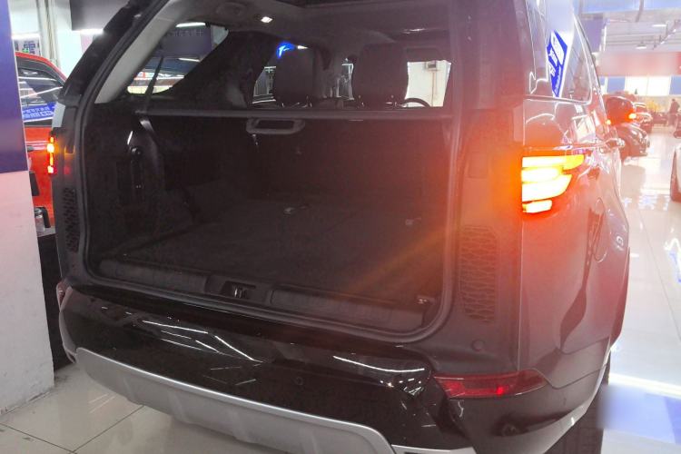 Used Land Rover Discovery 2020 2.0T 30th Anniversary Special Edition Trunk