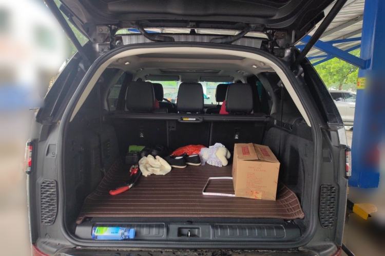 Used Land Rover Discovery 2020 3.0 SC V6 30th Anniversary Special Edition Trunk