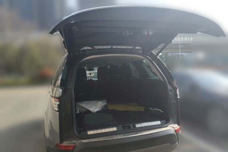 Used Land Rover Discovery 2020 3.0 SC V6 SE Trunk