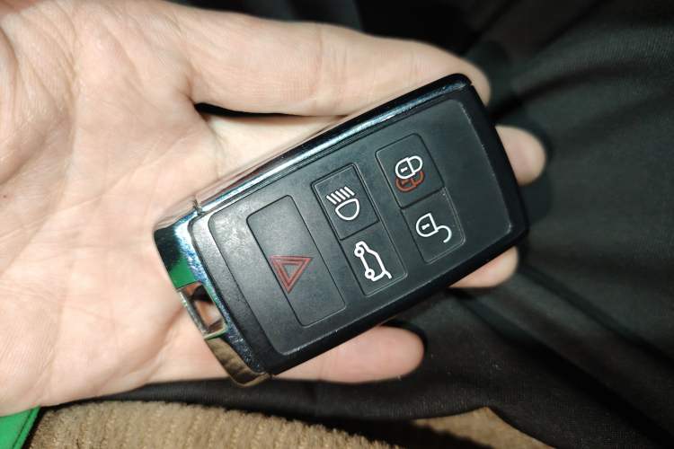 Used Land Rover Discovery 2020 3.0 SC V6 SE Vehicle Key