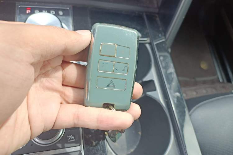 Used Land Rover Discovery 2020 3.0 SC V6 30th Anniversary Special Edition Vehicle Key