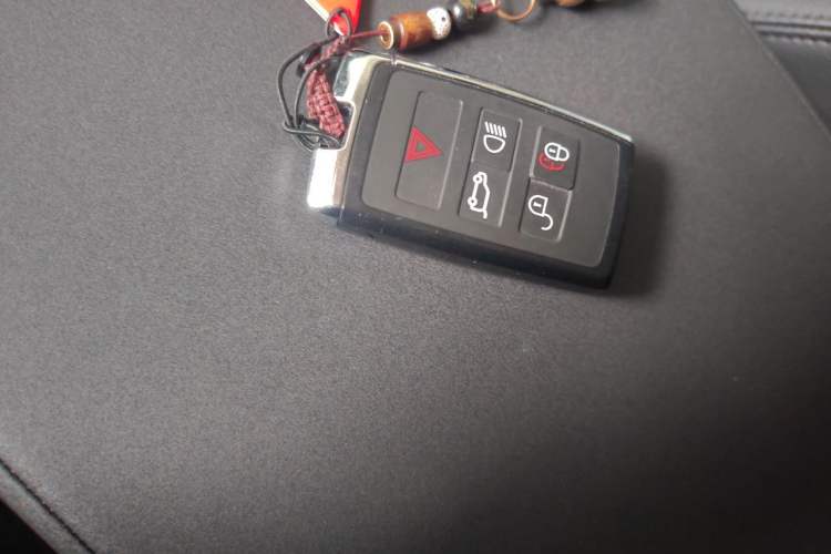 Used Land Rover Discovery 2020 3.0 SC V6 30th Anniversary Special Edition Vehicle Key