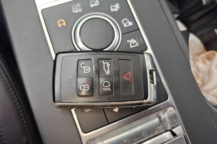 Used Land Rover Discovery 2020 3.0 SC V6 SE Vehicle Key