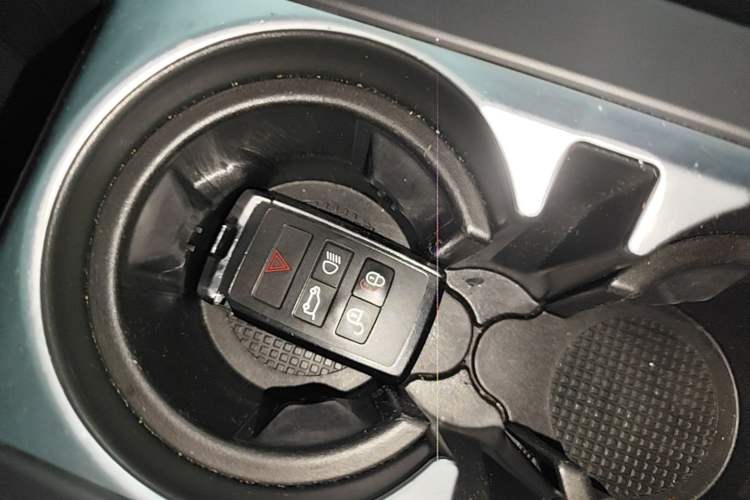 Used Land Rover Discovery 2020 2.0T SE Vehicle Key