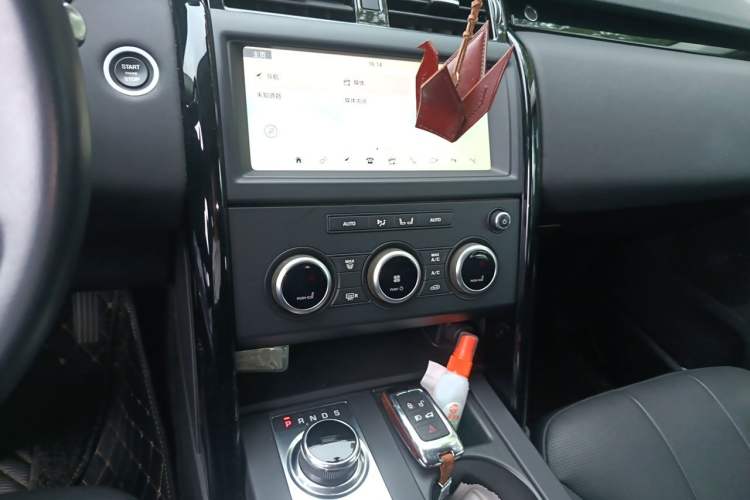 Used Land Rover Discovery 2020 3.0 SC V6 SE Audio And AC Panel