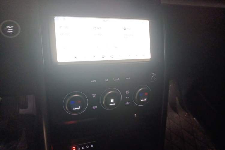 Used Land Rover Discovery 2020 3.0 SC V6 30th Anniversary Special Edition Audio And AC Panel