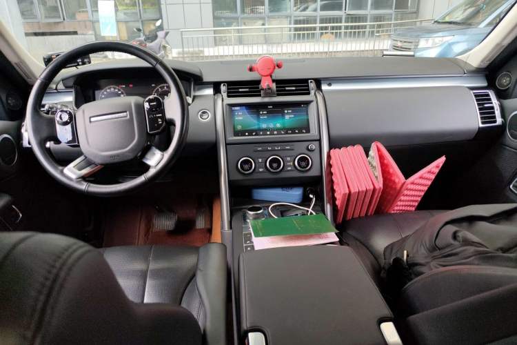 Used Land Rover Discovery 2020 3.0 SC V6 30th Anniversary Special Edition Center Console