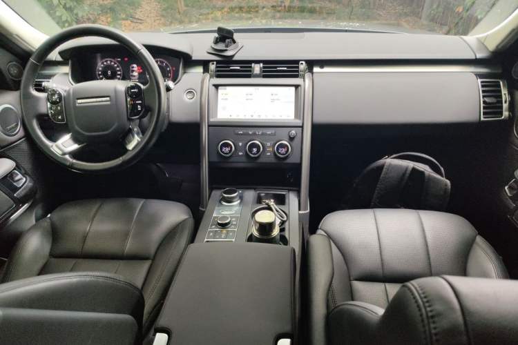 Used Land Rover Discovery 2020 3.0 SC V6 30th Anniversary Special Edition Center Console