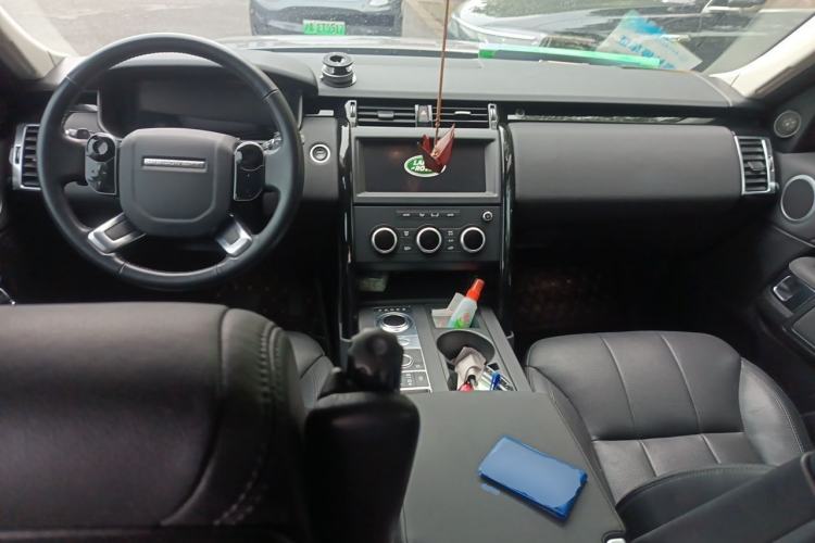 Used Land Rover Discovery 2020 3.0 SC V6 SE Center Console
