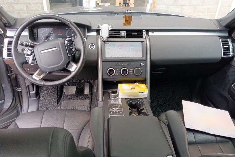 Used Land Rover Discovery 2020 3.0 SC V6 30th Anniversary Special Edition Center Console